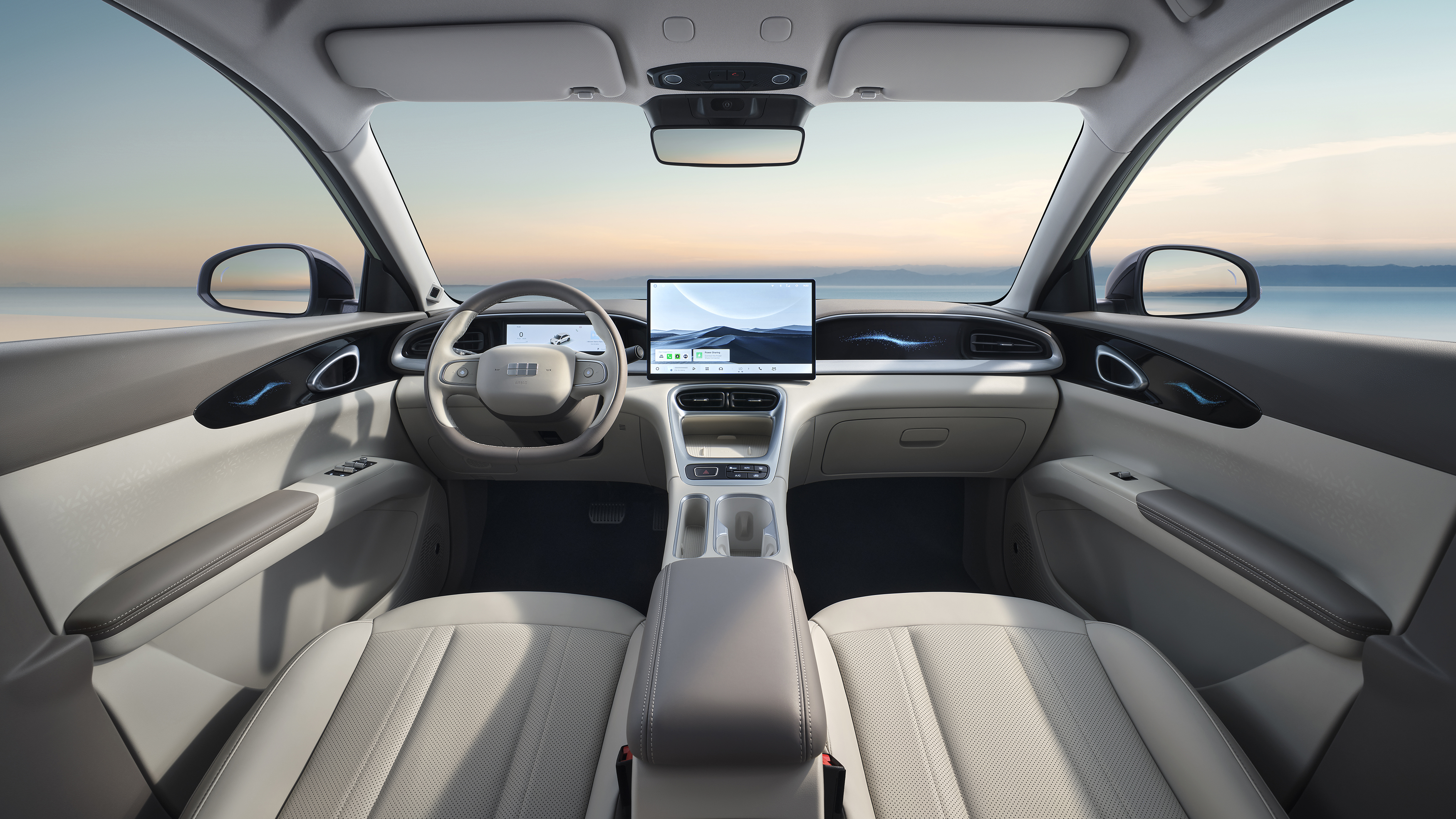 Elektrikli hatchback modelinin iç mekân ve ekran düzeni