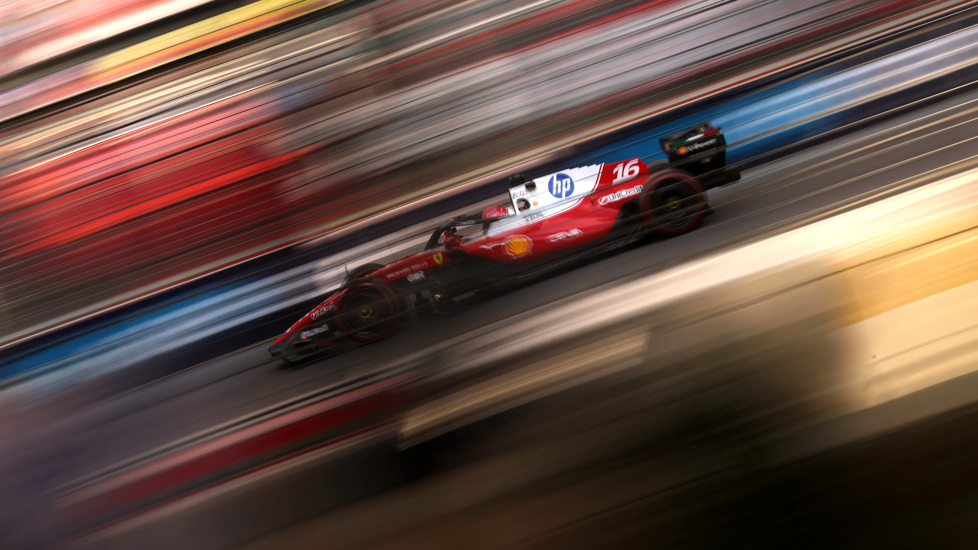 Russell Baku Pole turunun ardından ikinci olan Charles Leclerc'in Ferrari SF-26 modeli