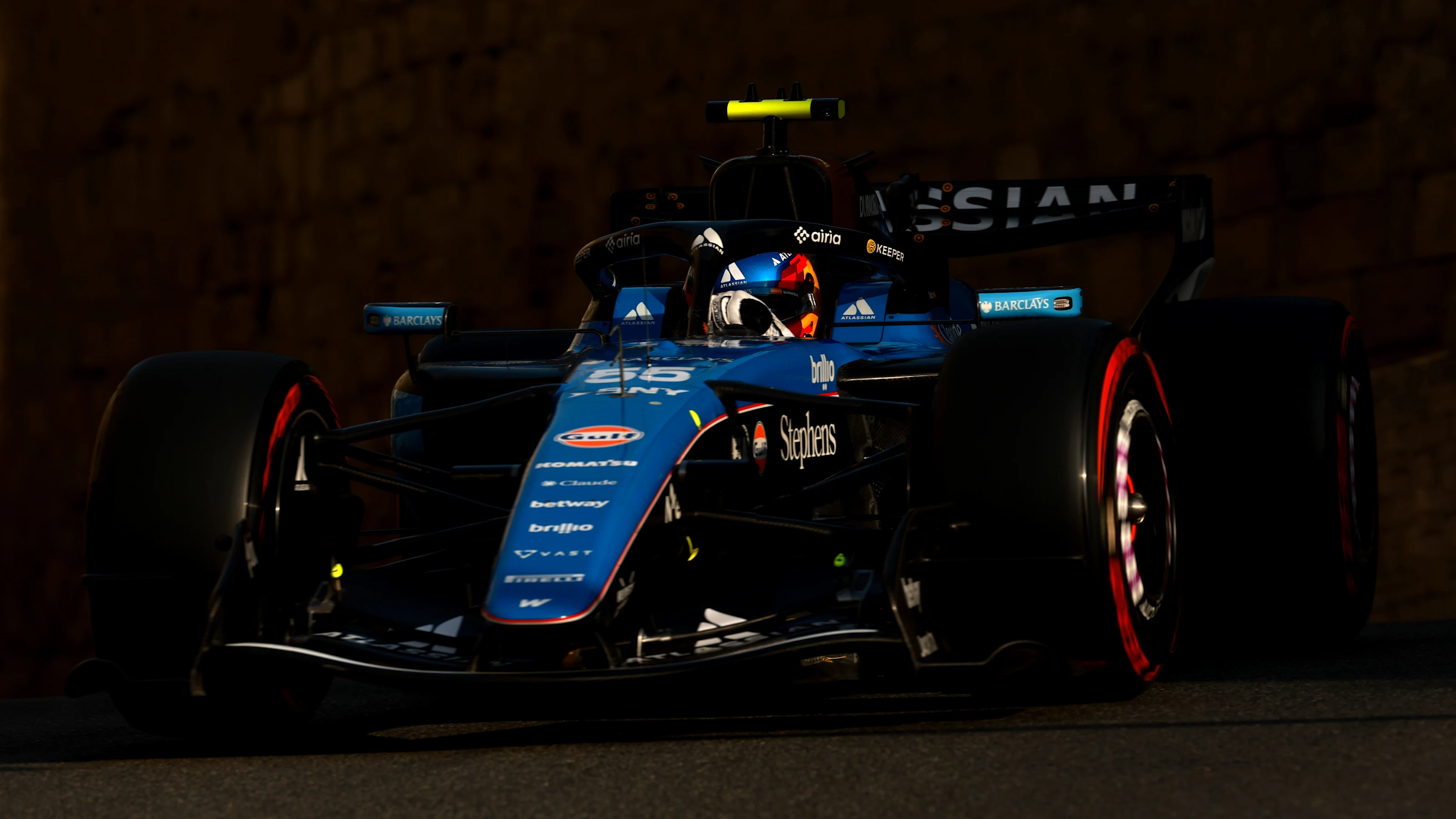Carlos Sainz'ın Williams FW48 Mercedes modeli Bakü'de sıralama turlarında