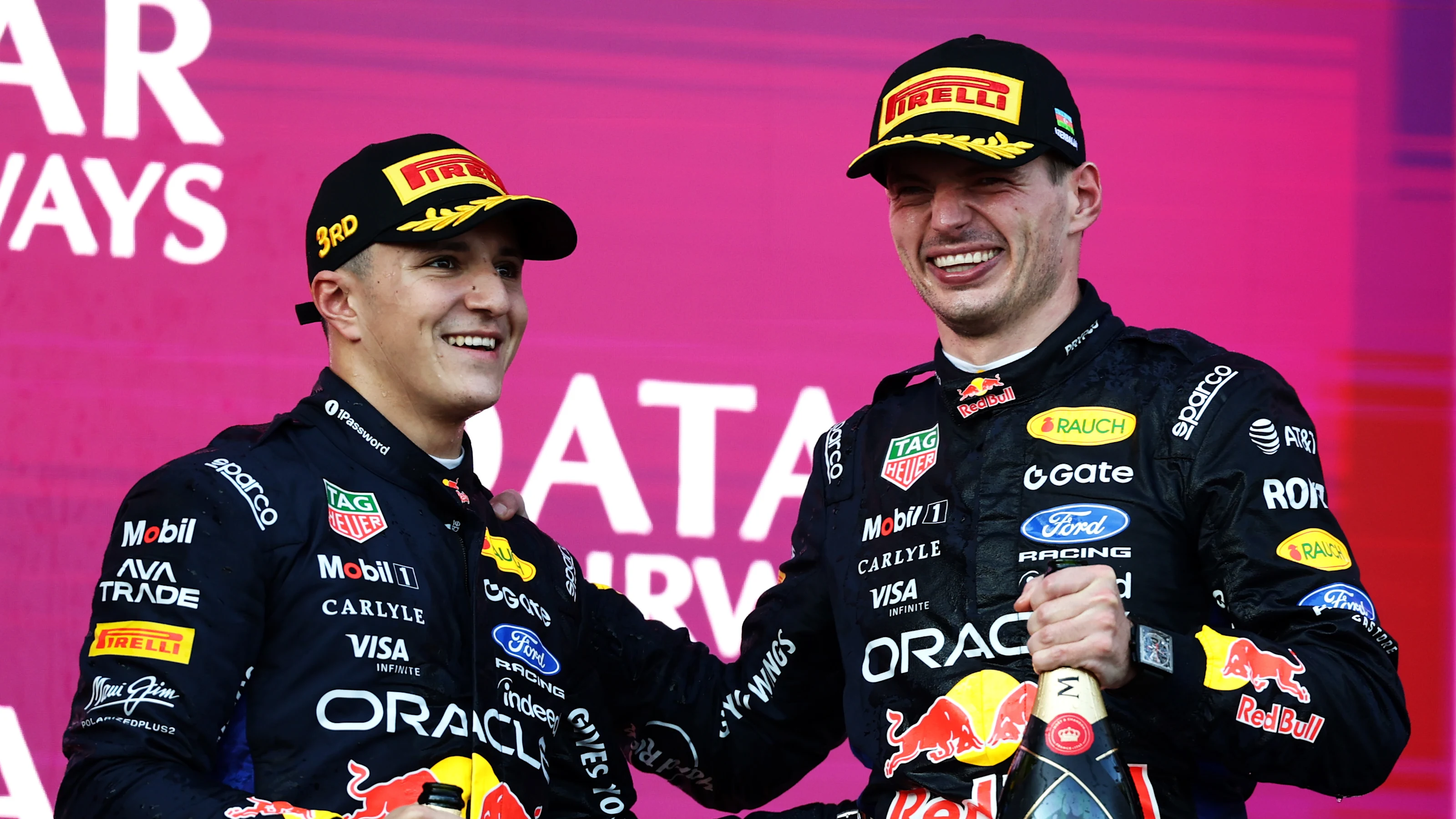 Russell Baku Zaferi'nin ardından podyumda ikinci Verstappen ve üçüncü Hadjar