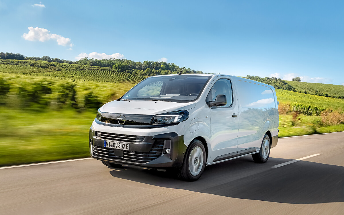 Opel Vivaro Electric panelvan yandan görünüm
