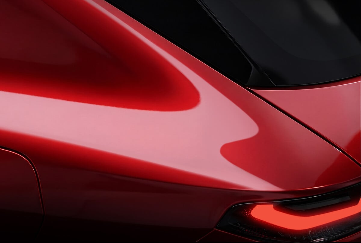 Alfa Romeo'nun yeni C-SUV modelinin kırmızı gövdesi ve arka stop lambası detayını gösteren tasarım teaser'ı