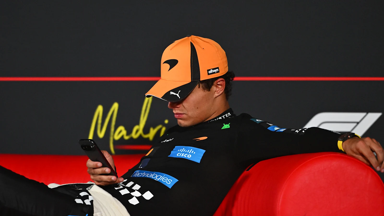 Madrid IFEMA parkurunda 2026 Formula 1 yarışı sırasında takip mesafesi