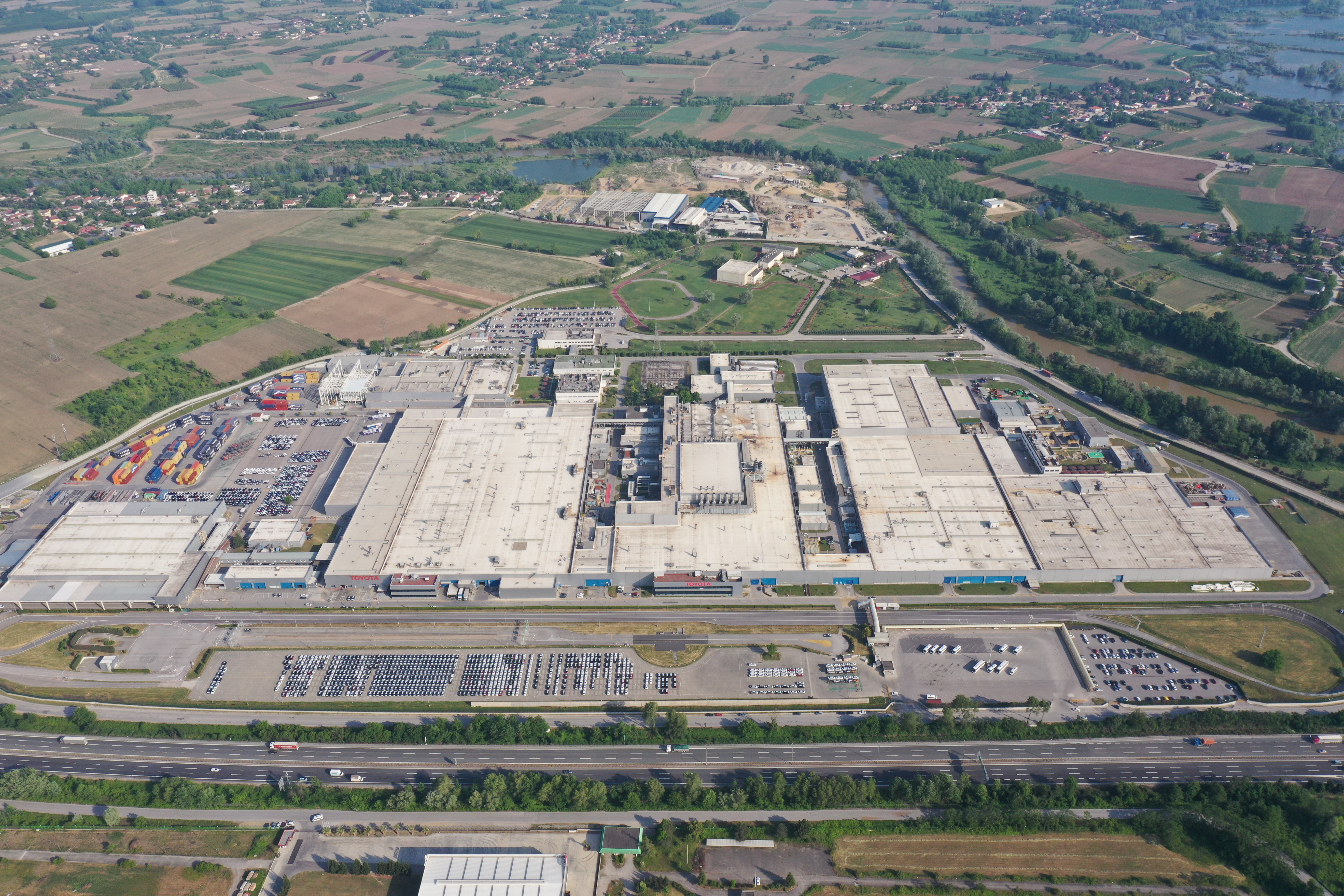 Toyota Sakarya fabrikasının havadan çekilmiş genel görünümü