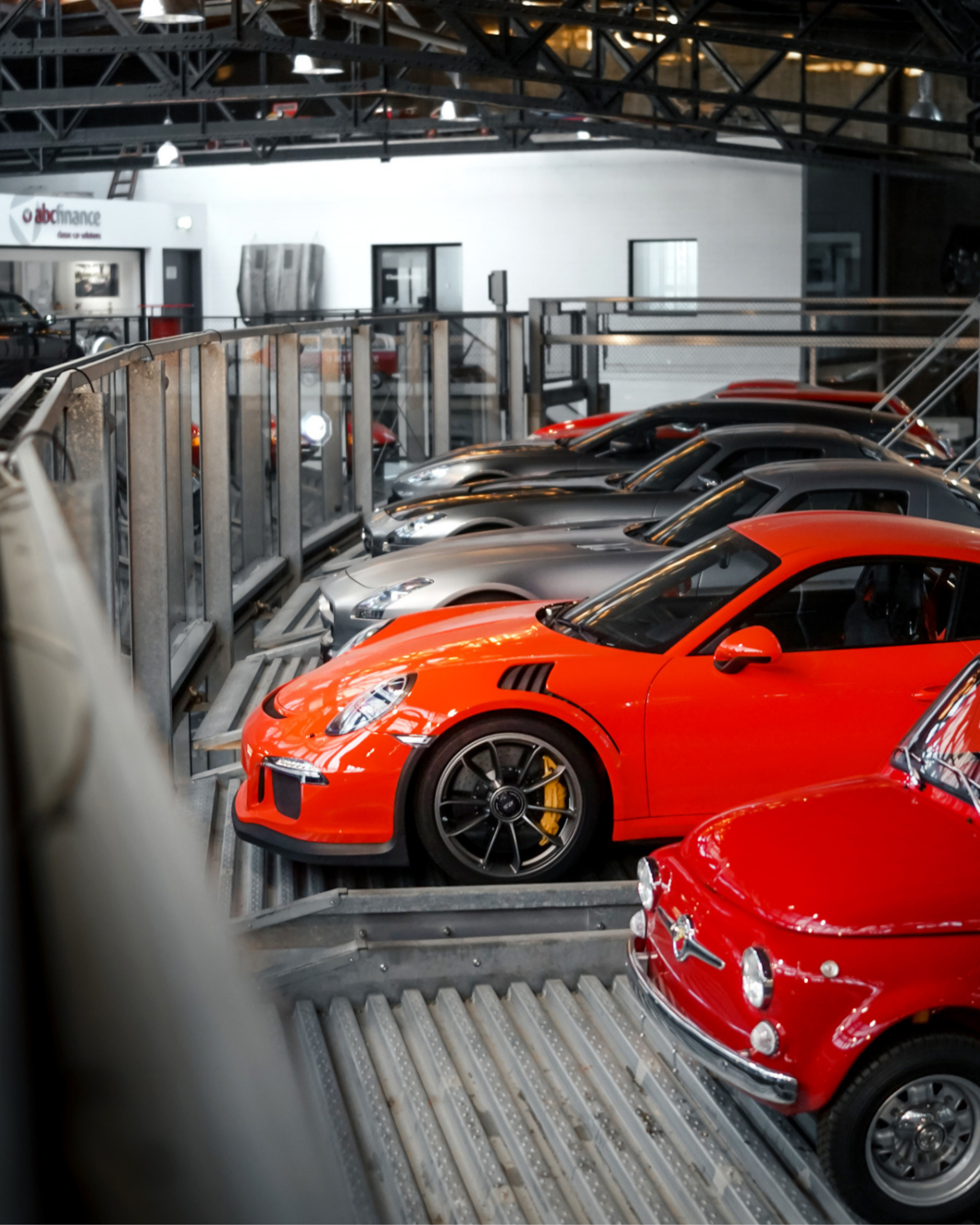 Classic Remise Düsseldorf: Klasik Otomobil Tutkunlarının Buluşma Noktası