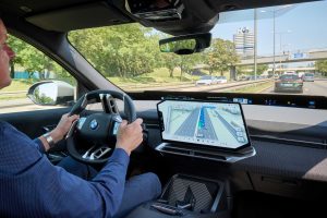 BMW Maps Sürüş Asistanı Bilgilerini Tek 3D Görünüme Taşıyor