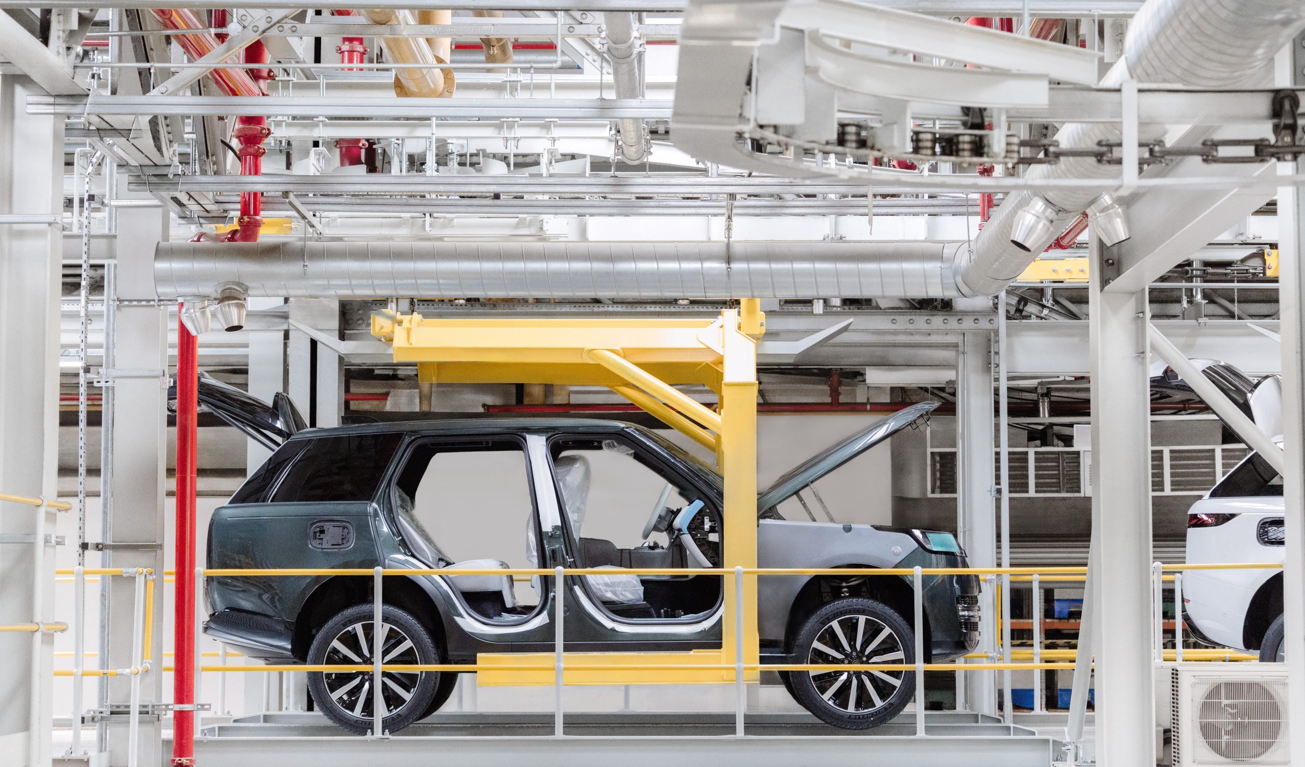 Range Rover Electric Tanıtıldı: 600 km Menzil ve 405 kW Güç