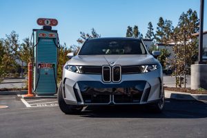 BMW iX5 460 kW Şarj Gücüne Ulaştı: 10 Dakikada 363 km