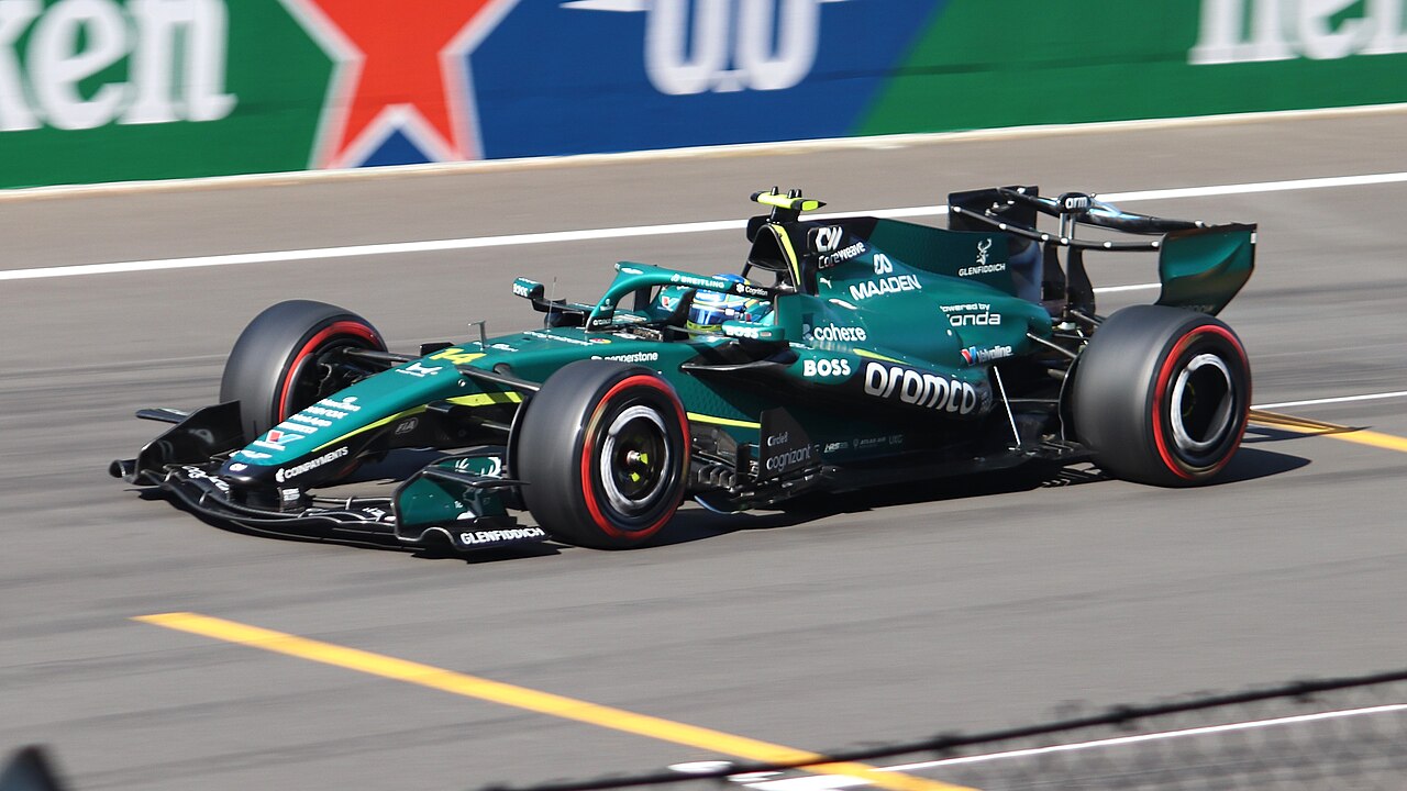 Fernando Alonso, Aston Martin AMR26 ile 2026 Çin GP sıralama turlarında pistte