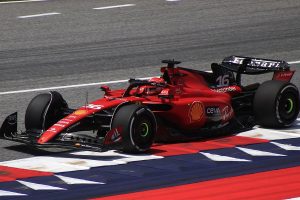 Kim Kardashian Singapur GP’de Ferrari Garajında Görüntülendi