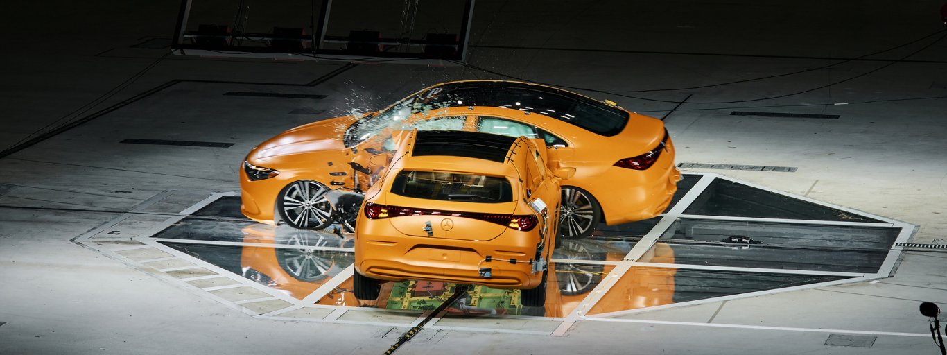 Mercedes CLA Kavşak Çarpışma Testinde 56 km/sa Hızla Denendi
