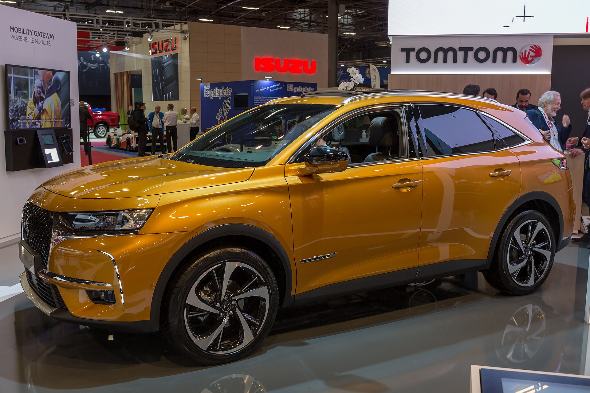 Paris Otomobil Fuarı 2018 standında sergilenen DS 7 Crossback