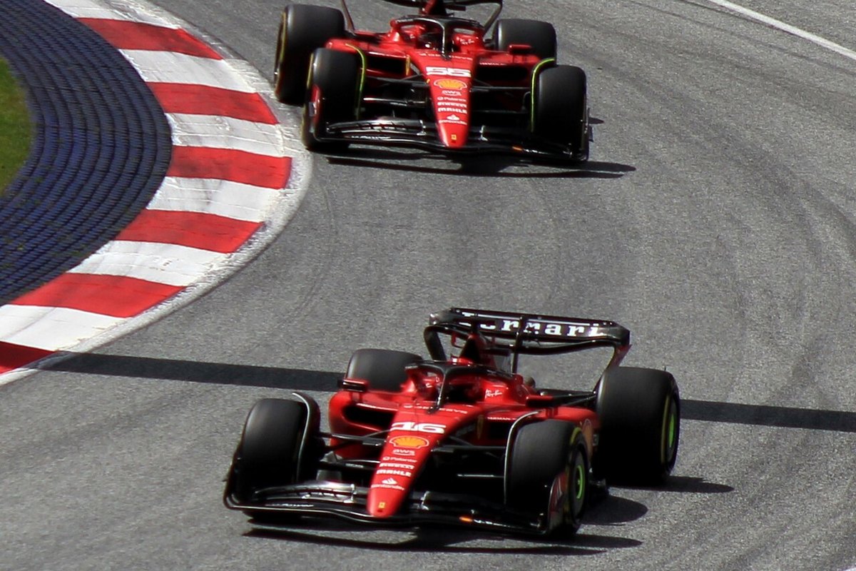 Ferrari sıralama turlarında pistte