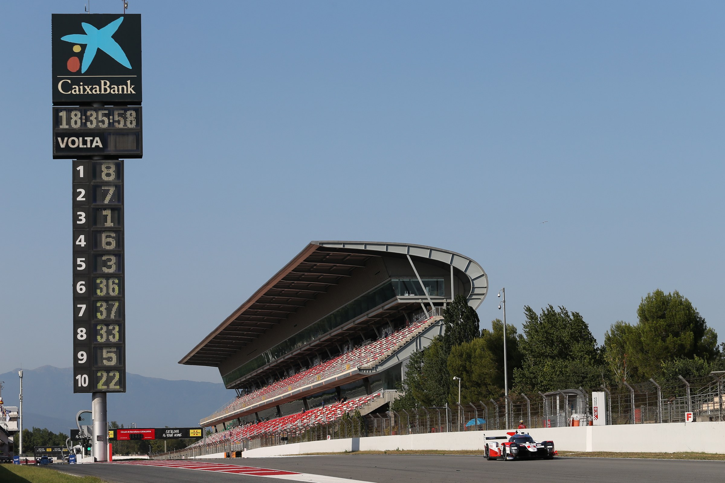 Toyota TR010 Hybrid 6 Saat Barcelona’ya Liderlikle Gidiyor